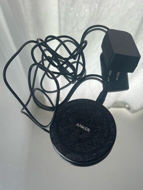 Anker Black Wireless Charging Pad with Power Adapter
